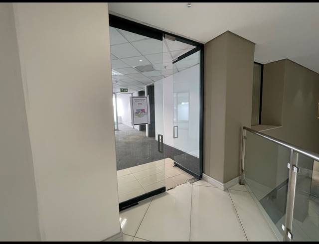 326M² OFFICE TO LET IN PARKTOWN